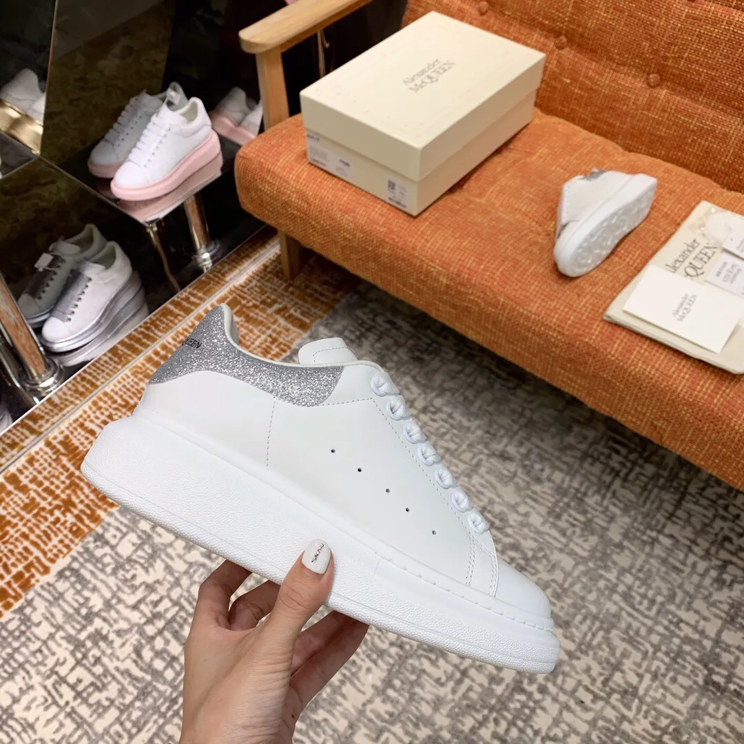 👟👟Ex-factory price 480👟👟 Men's size +10 High-quality upgraded version🔥Real shot of Alexander McQUEEN (McQueen)🎉The highest quality silk cowhide version on the market🎊, imported water-dyed sheepskin inside, counter 1:1 replica, star style T stage catwalk, a must-have for fashionistas , the original high-temperature and ultra-clear air compressor logo on the foot, absolutely counter-matched version, the arc of the back bag is truly genuine 0⃣️ difference, using an exclusive privately molded double-layer vacuum outsole, which is light on the foot and has excellent rebound! Running🏃✈️The first choice item for outdoor sports💅💅Trend and fashion coexist📣 Women’s style: 35-39, Men’s style: 39-44